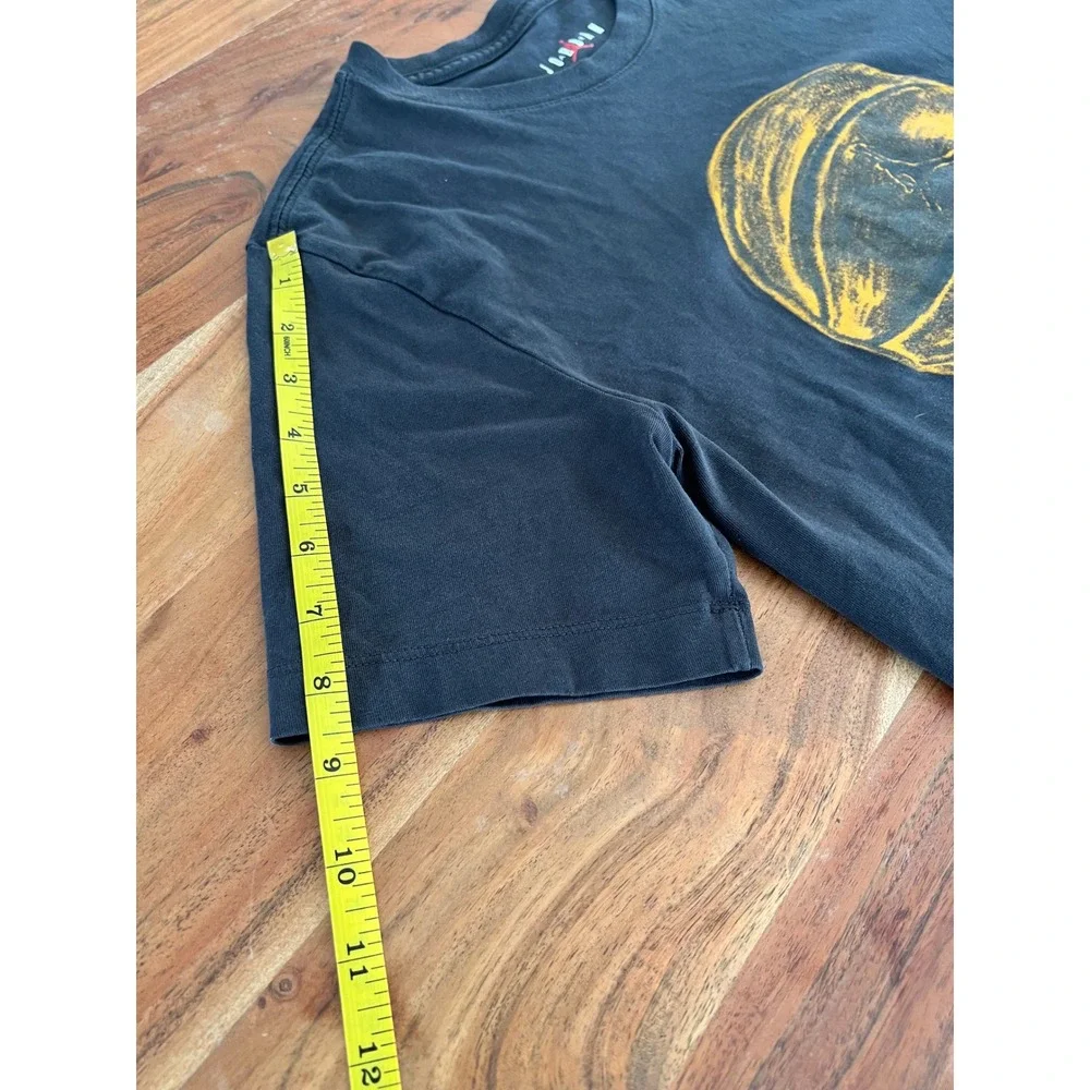 Jordan Flight Basketball Graphic T-Shirt Black Yellow Small Jumpman Logo Tee